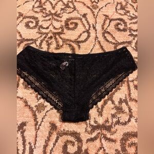 🆕 Victoria’s Secret VS Cheeky Panty black new with tags